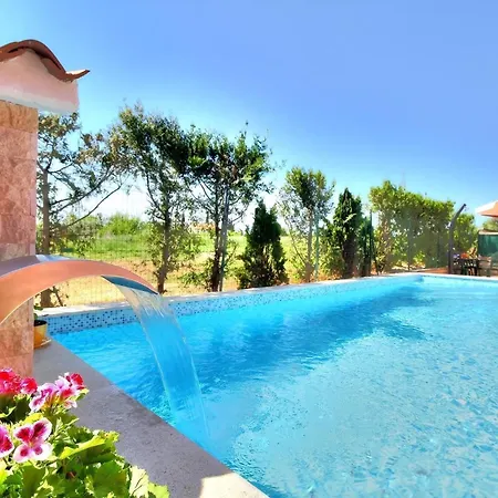 Familienfreundliches Mit Pool Holiday home *