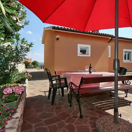 Holiday home Familienfreundliches Mit Pool *