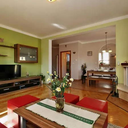 Holiday home Familienfreundliches Mit Pool