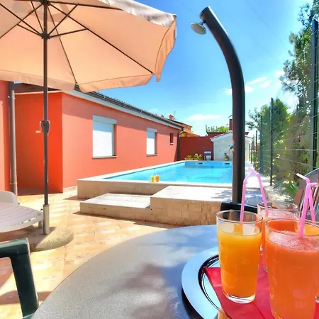 Familienfreundliches Mit Pool